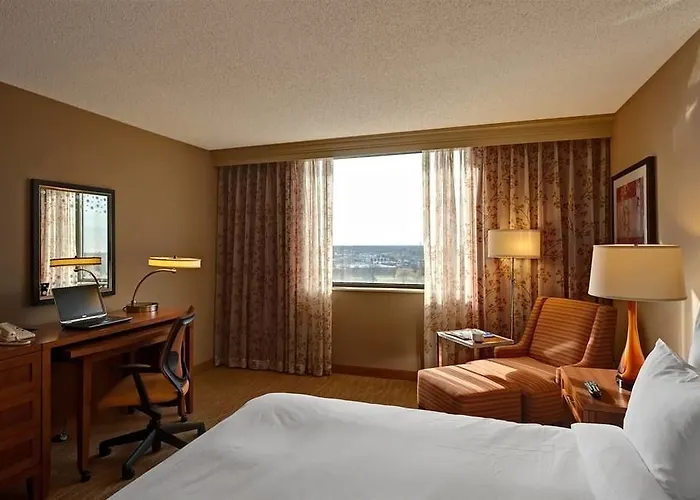 Hilton Chicago Hills & Conference Center